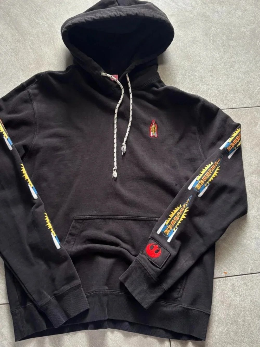 Ice cream hoodie size XL fits like a medium